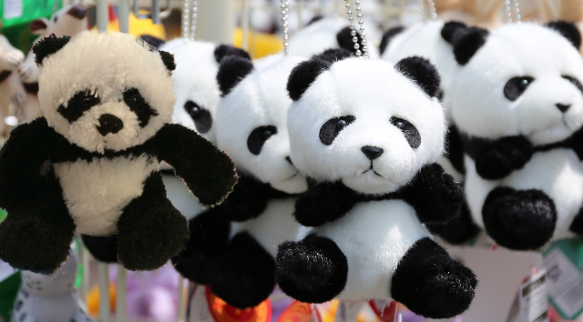 panda and toys 3