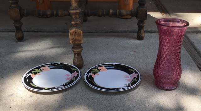2 plates and pink vase